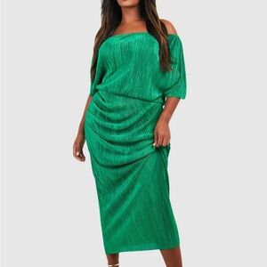 Green boohoo off the shoulder midi dress size 16